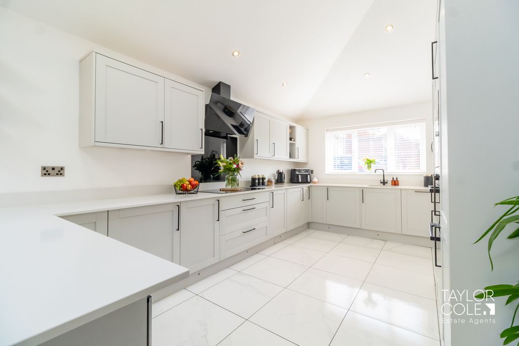 Property photo 3 of 27