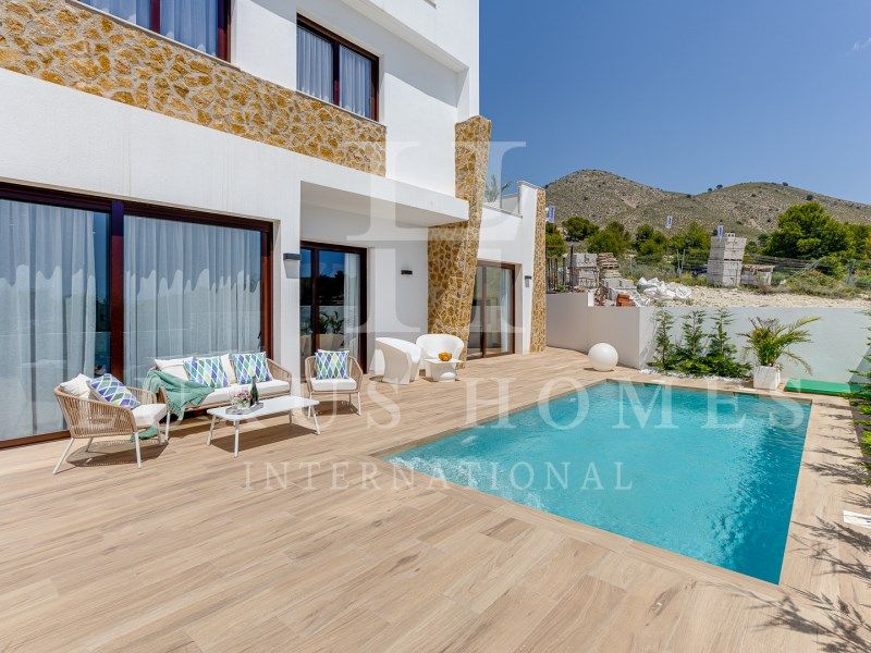 Property photo 1 of 24