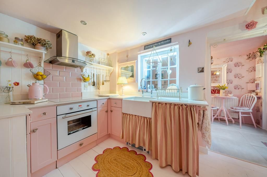 Property photo 2 of 21 Kitchen