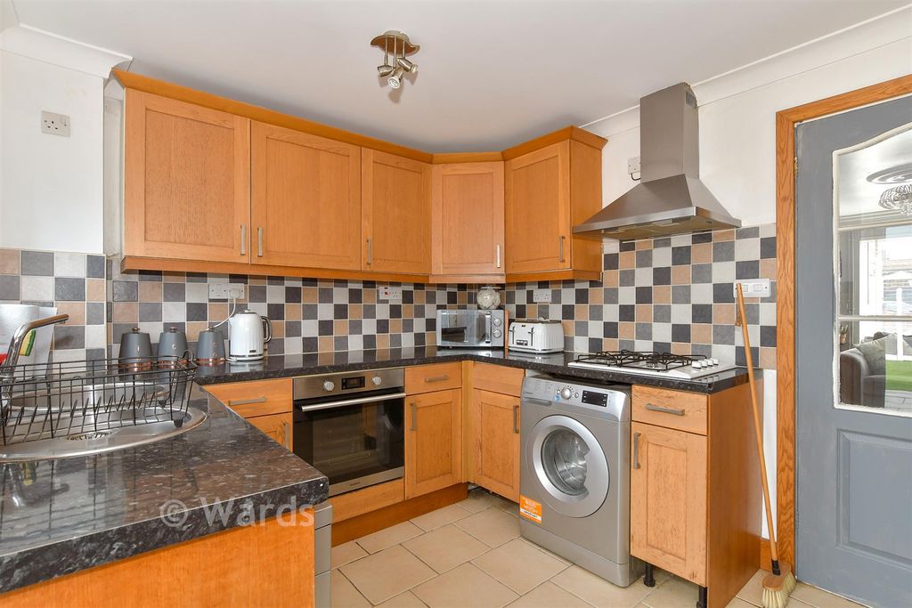 Property photo 1 of 10 Kitchen