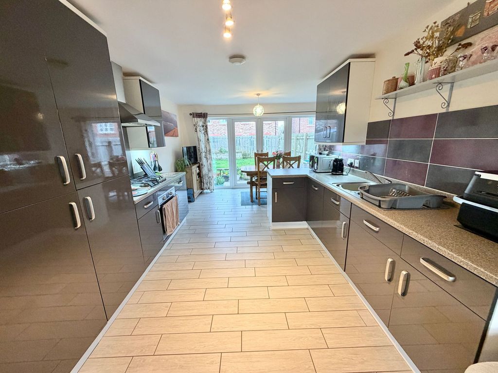 Property photo 3 of 16 Kitchen Diner