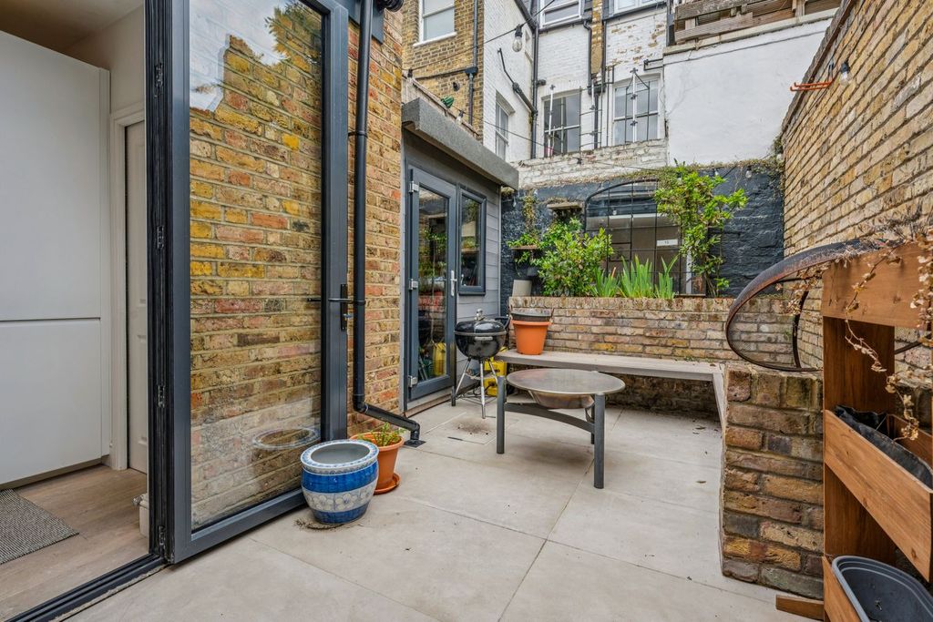Property photo 3 of 11