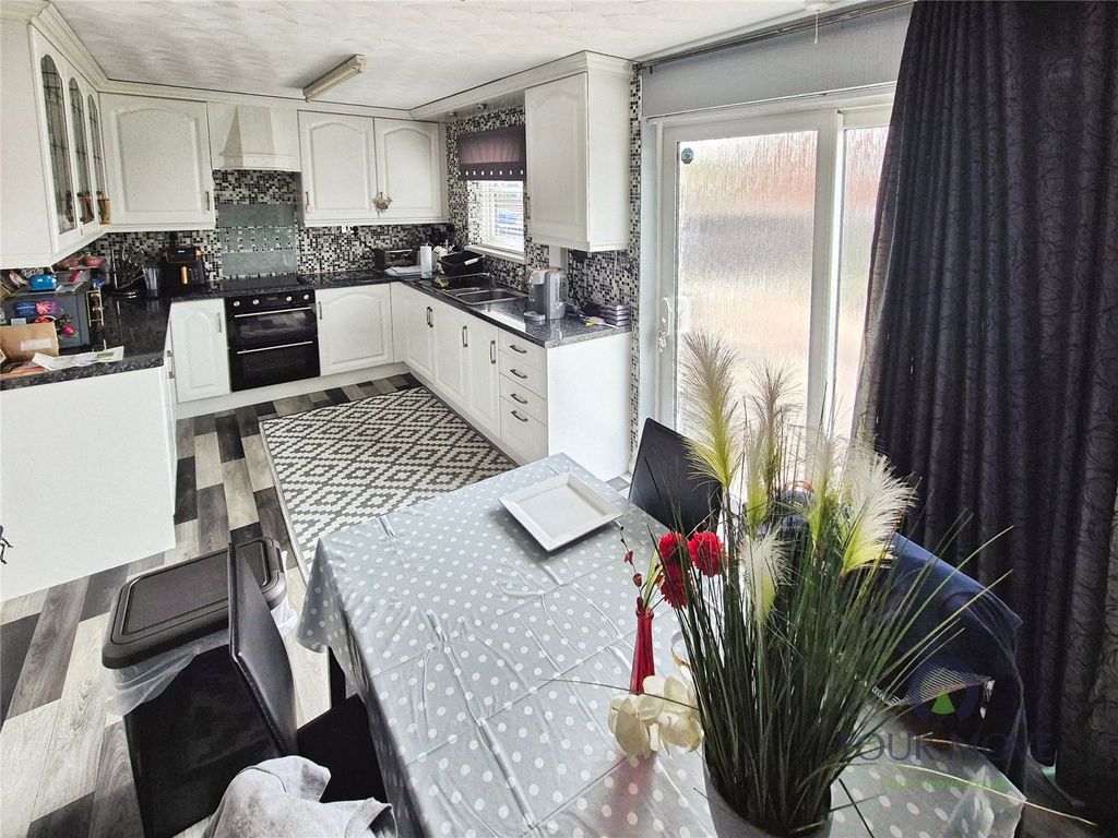 Property photo 3 of 11 Kitchen/Dining Room