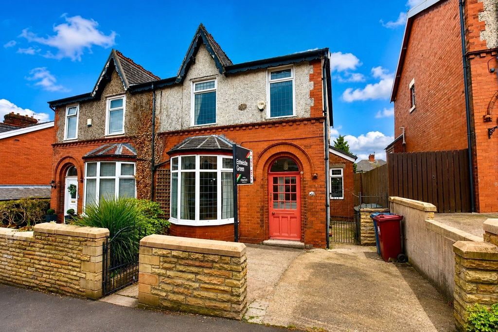 Property photo 1 of 16 External