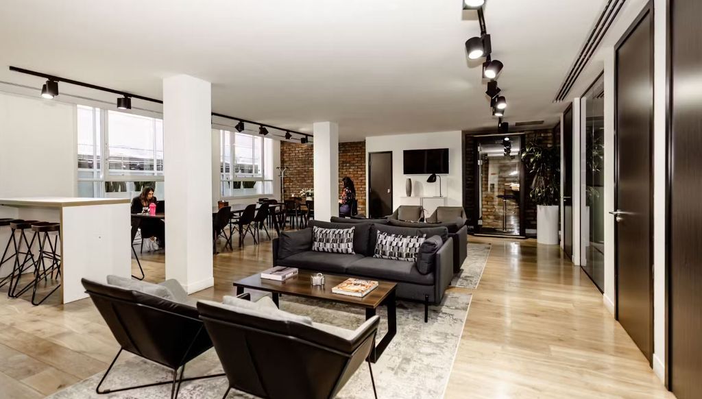 Property photo 2 of 8