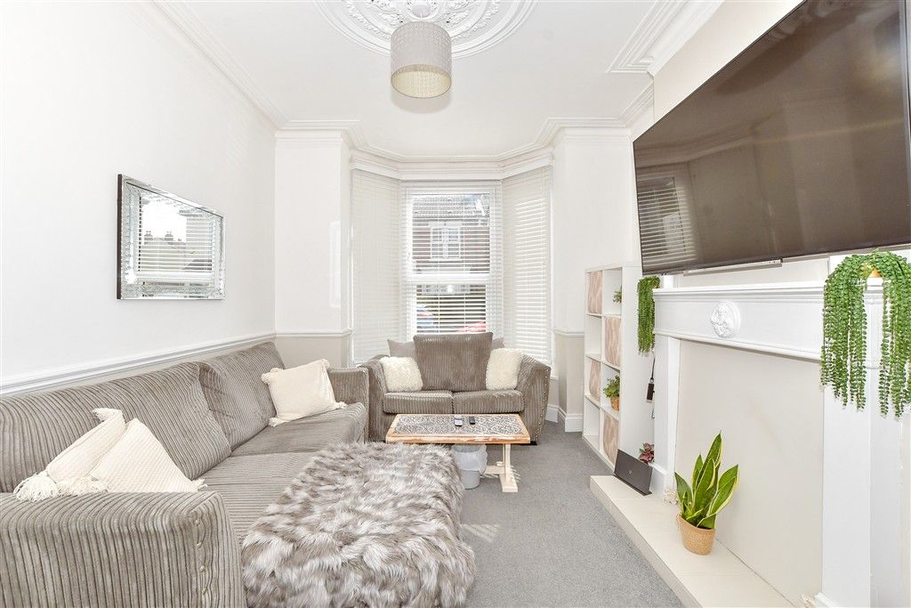 Property photo 1 of 11 Lounge
