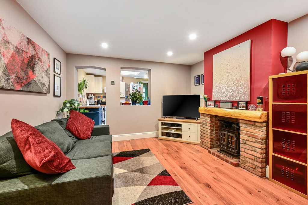 Property photo 3 of 14 East View