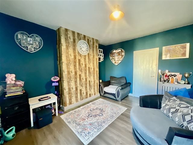 Property photo 3 of 16 Lounge