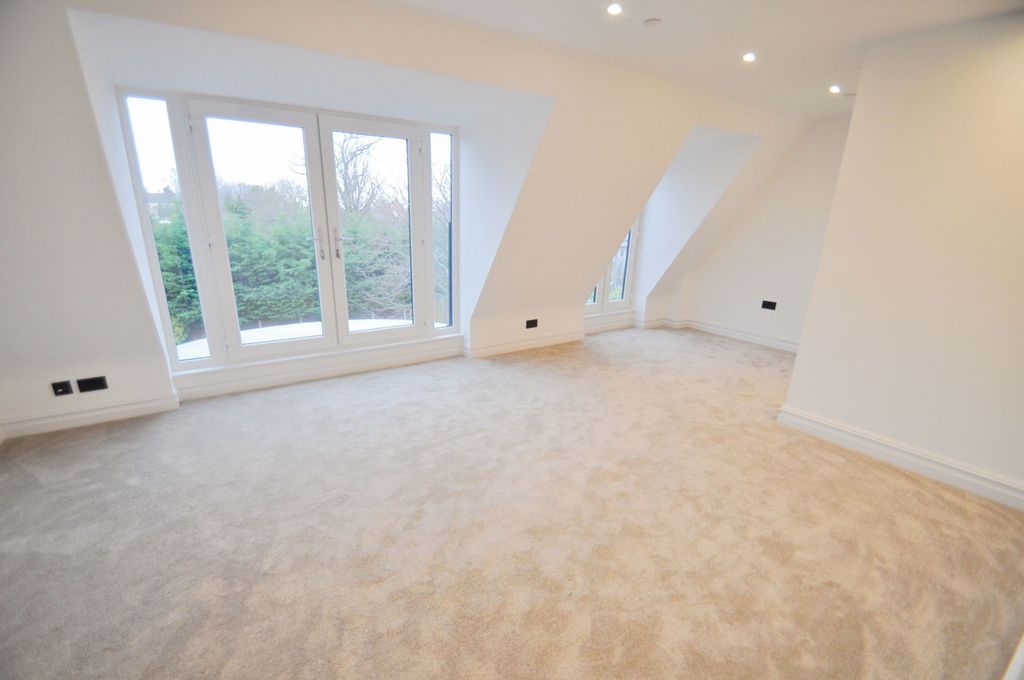 Property photo 3 of 31