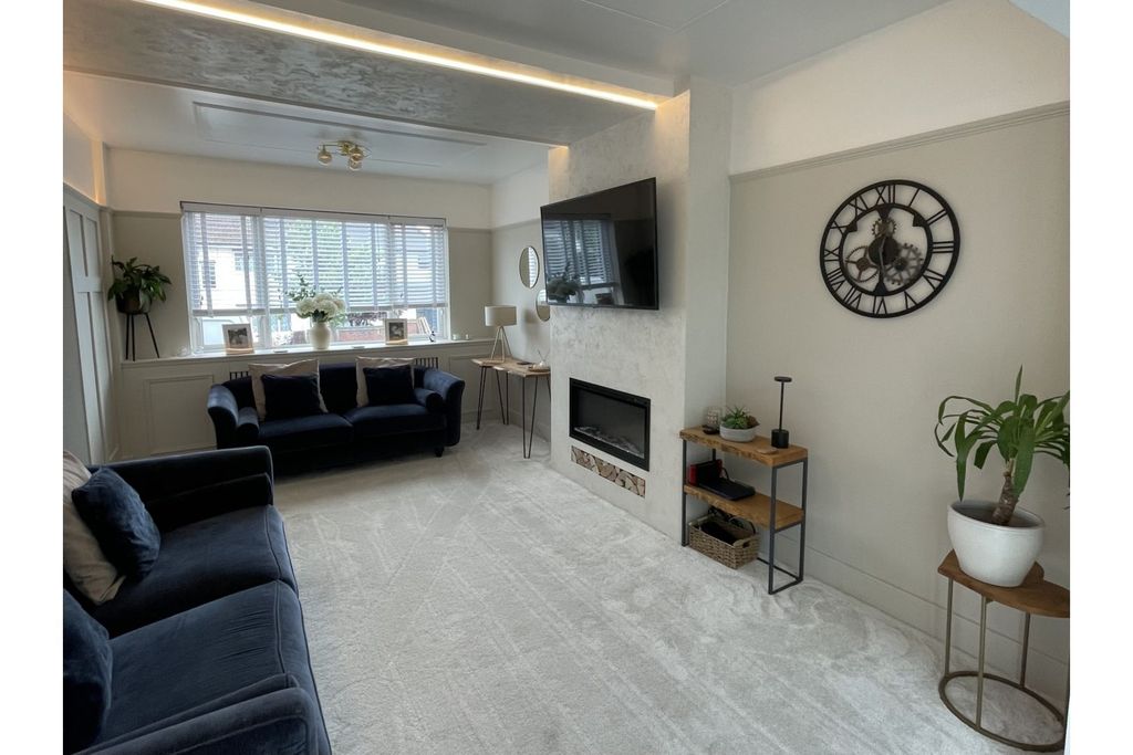 Property photo 3 of 22 Living Room