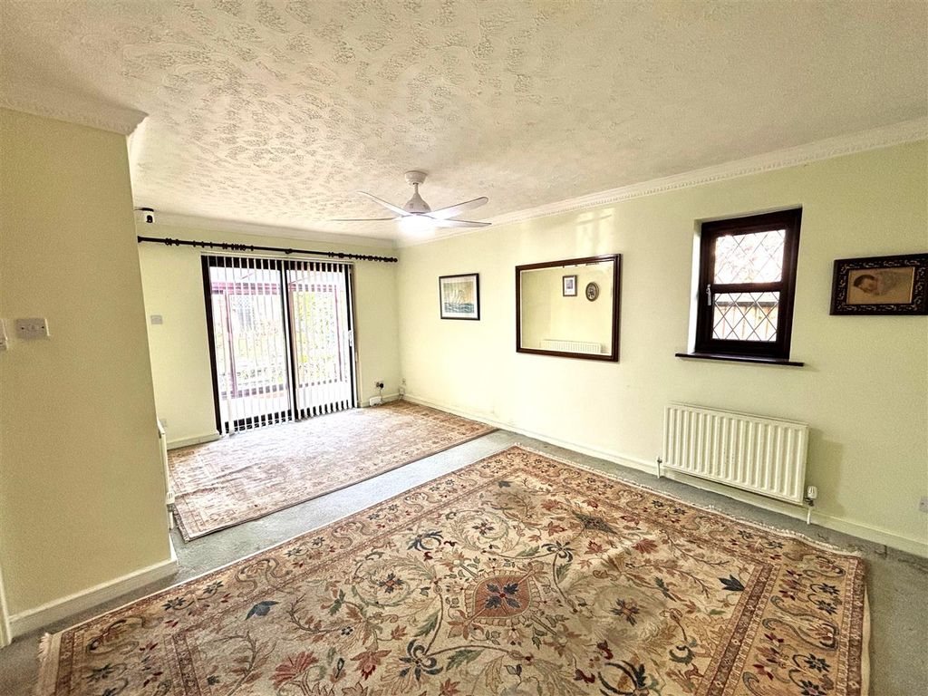 Property photo 2 of 13 5.Jpg