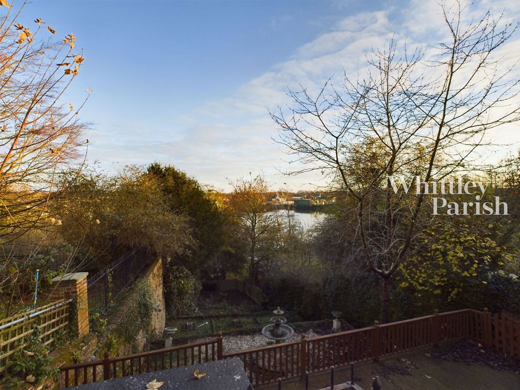 Property photo 2 of 27