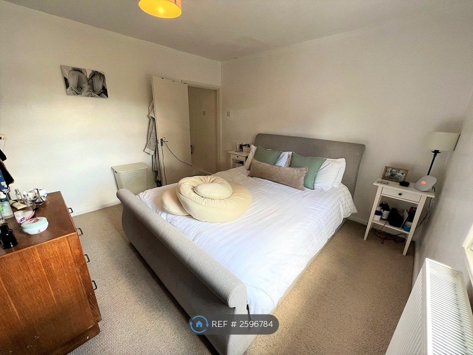 Property photo 3 of 7 Main Bedroom