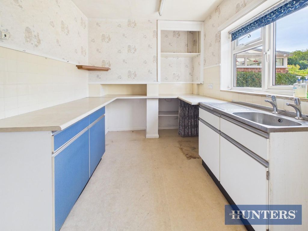 Property photo 2 of 16 Kitchen