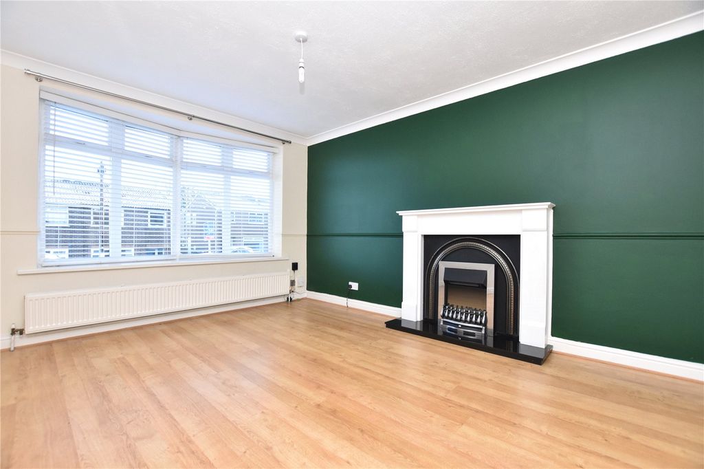 Property photo 2 of 25 Picture No. 11