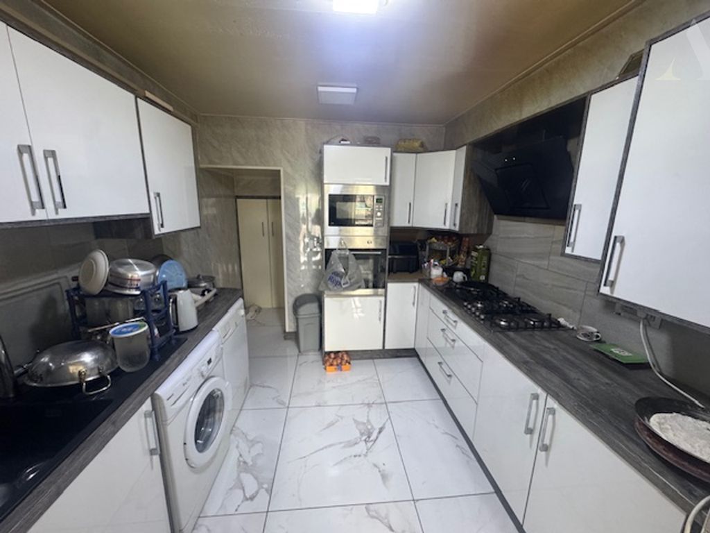 Property photo 3 of 11 312 Cotterills Lane Kitchen.Jpeg