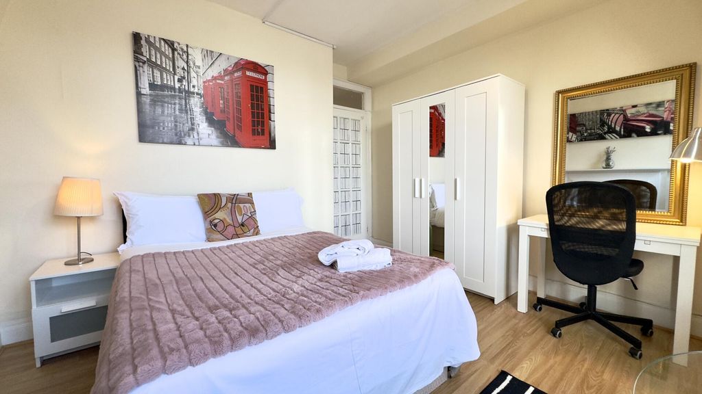 Property photo 2 of 8 Bedroom