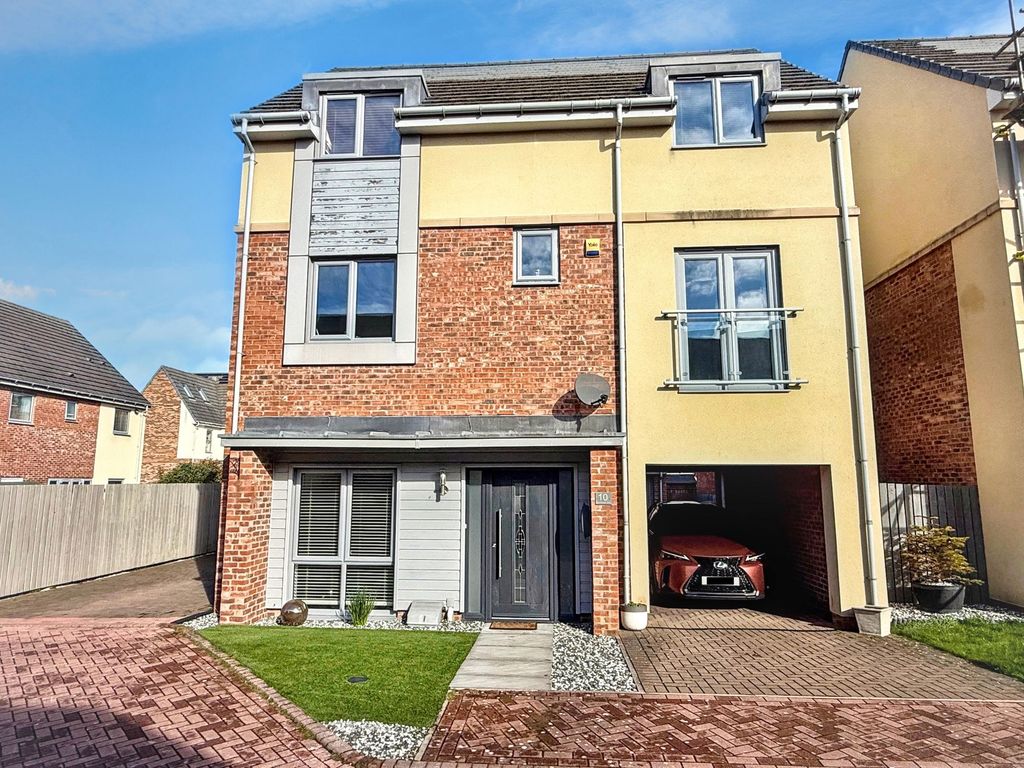 Property photo 1 of 18