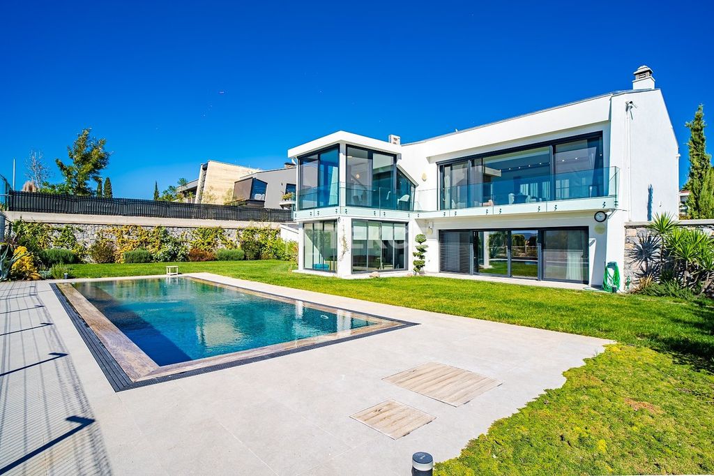 Property photo 1 of 62