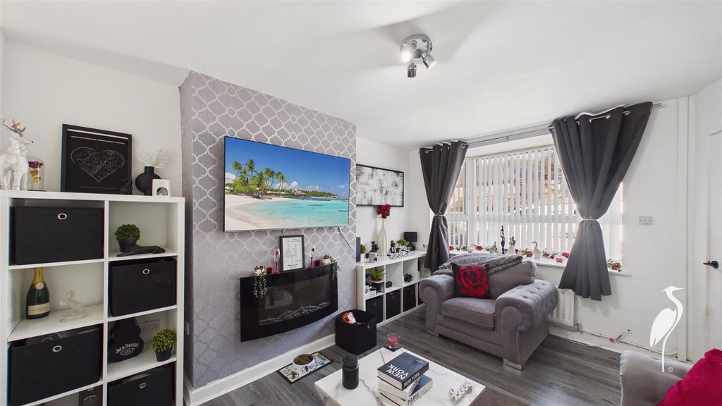 Property photo 2 of 18 Lounge