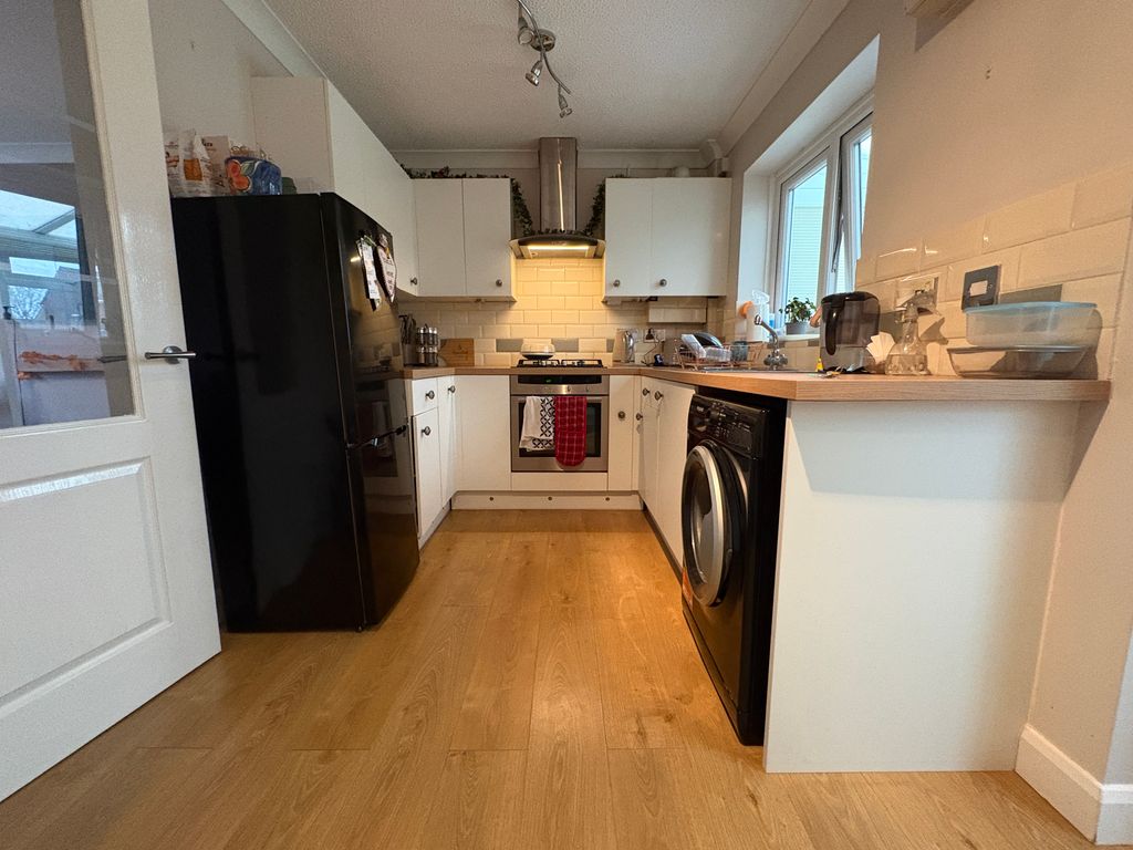 Property photo 2 of 9 Kitchen