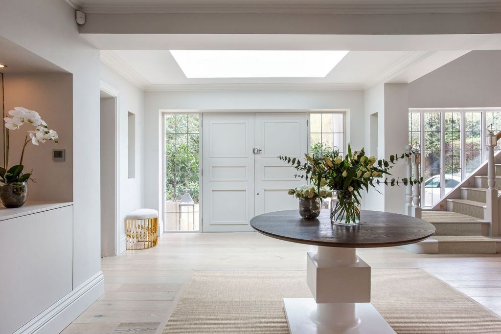 Property photo 2 of 24