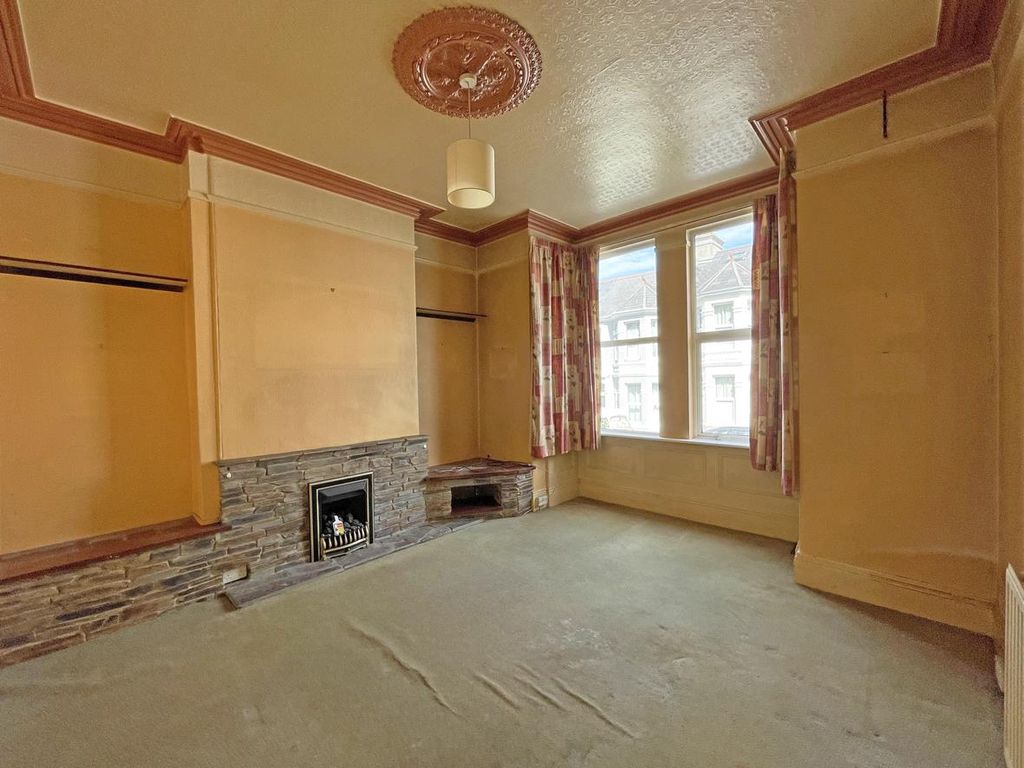 Property photo 2 of 15 Old Park Road 26 - Lounge.Jpg