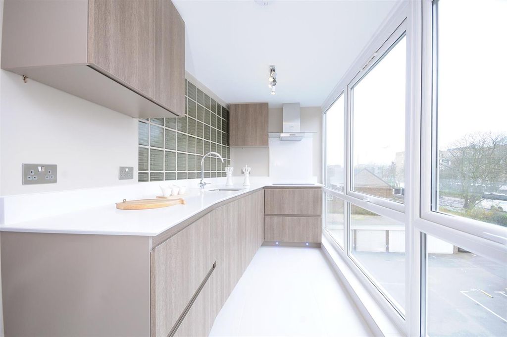 Property photo 2 of 10 Kitchen