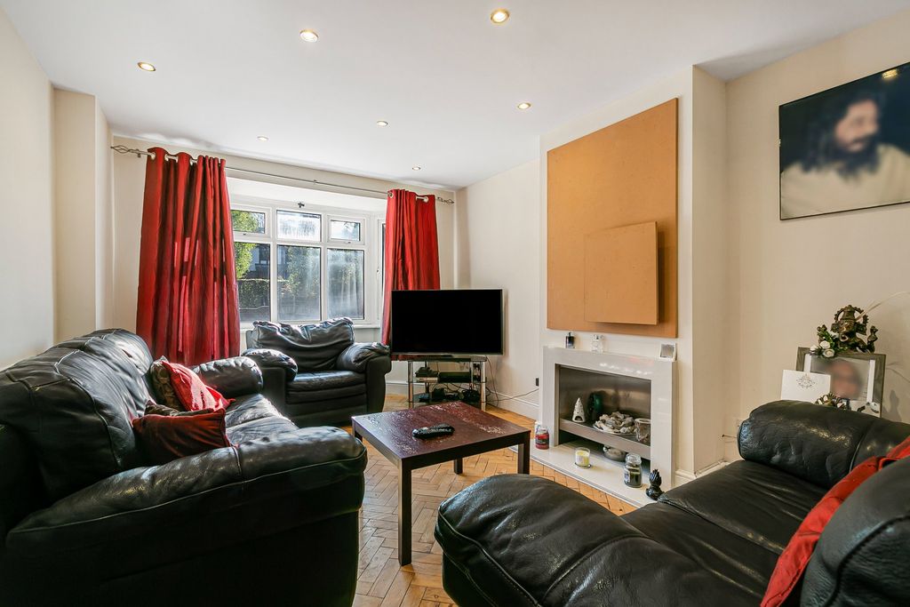 Property photo 2 of 14