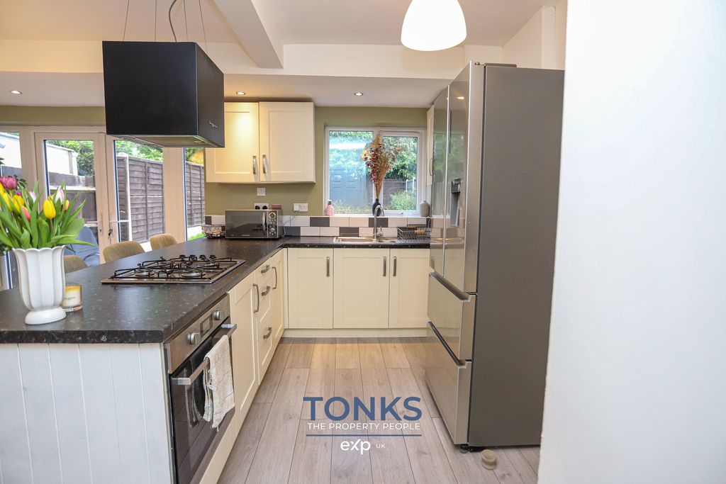 Property photo 3 of 21