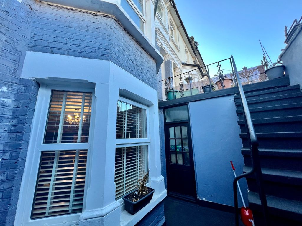 Property photo 2 of 14 4285563