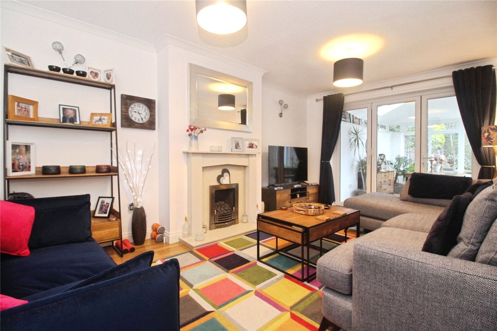 Property photo 3 of 10 Lounge