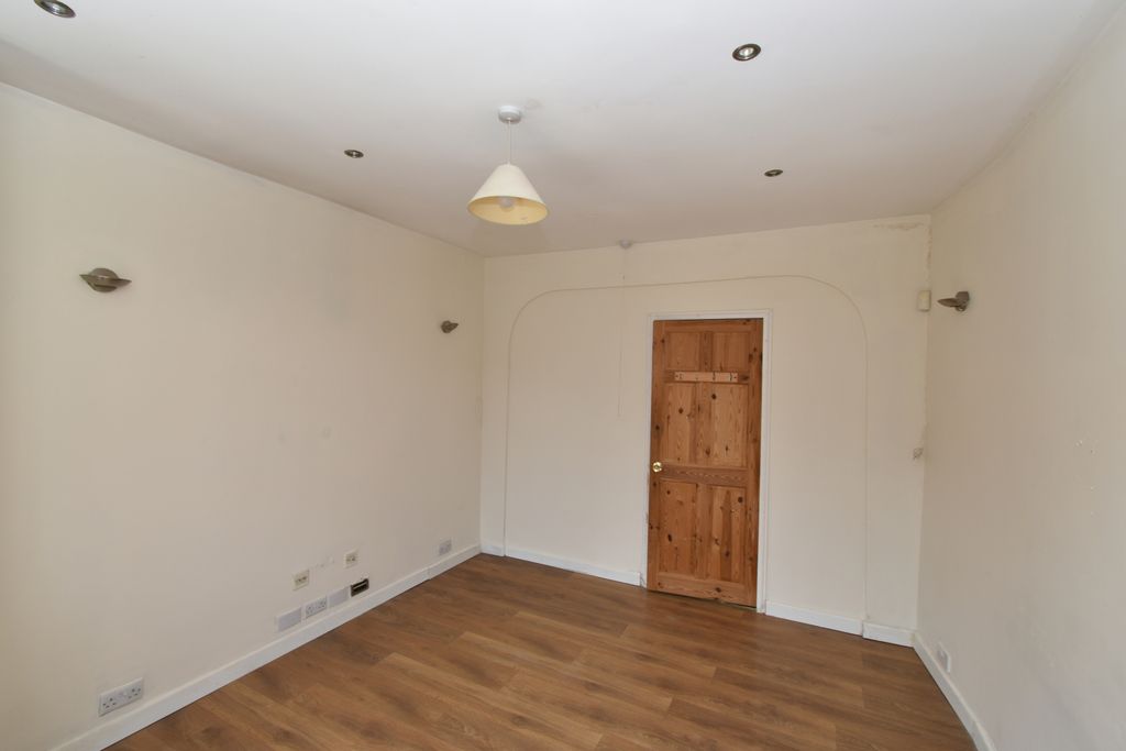 Property photo 3 of 17 Gallery