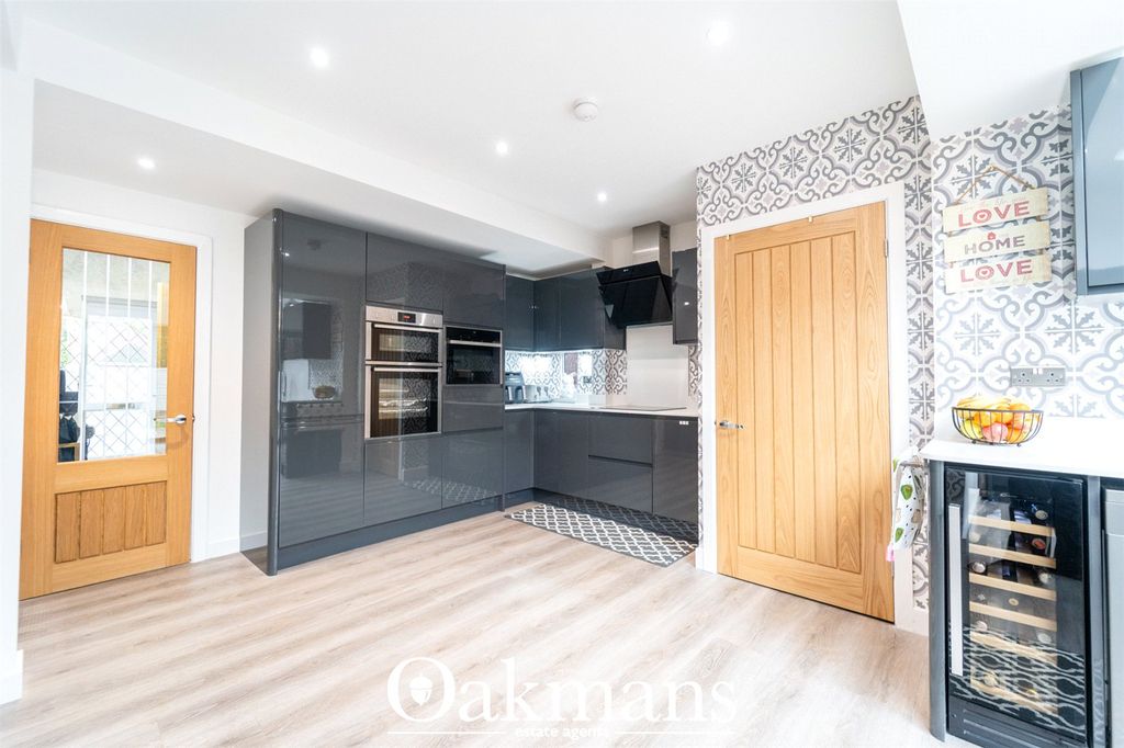 Property photo 2 of 40 Picture No. 32