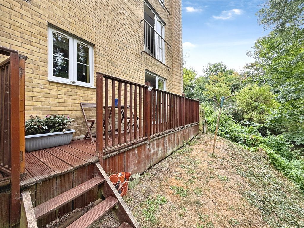 Property photo 2 of 28 Picture No. 39