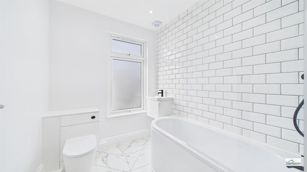 Property photo 3 of 19 Cam02085G0-Pr0214-Still004.Jpg