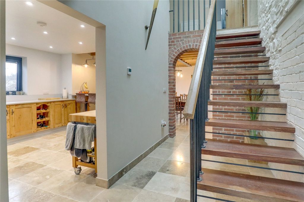 Property photo 3 of 13 Entrance Hall