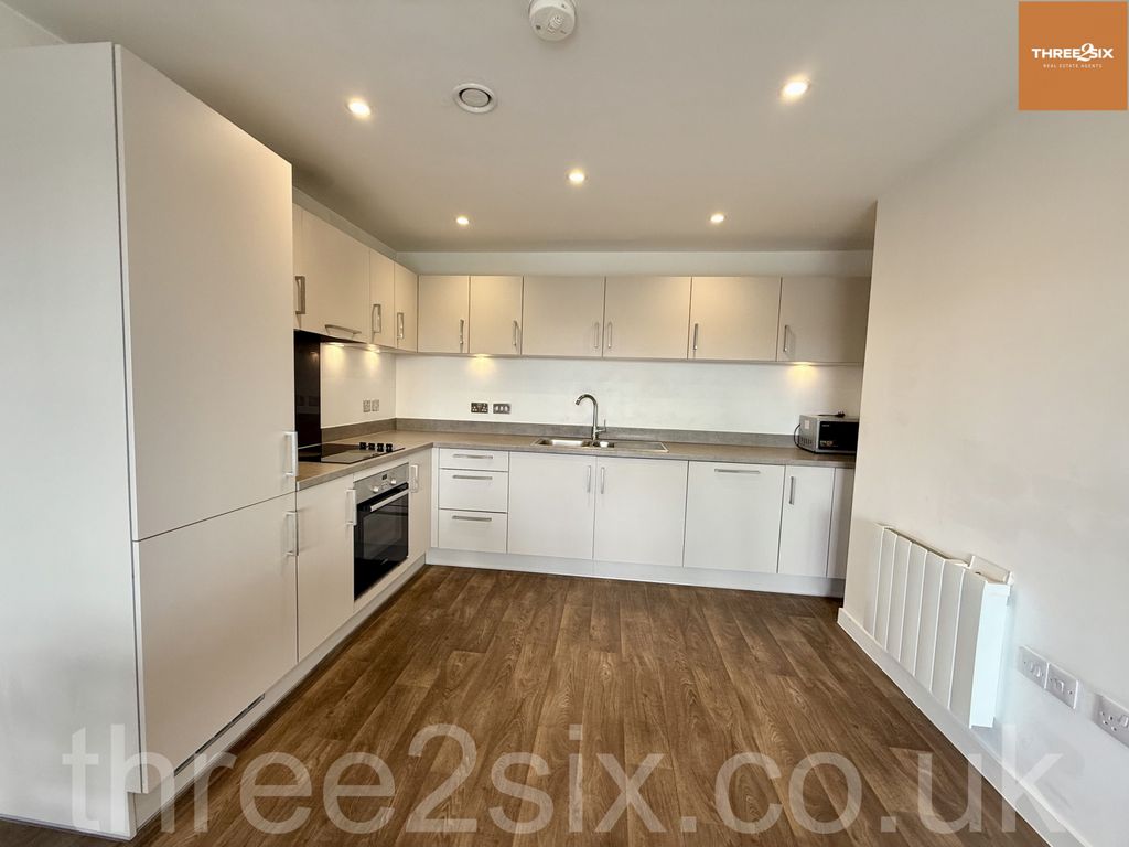 Property photo 3 of 8 Kitchen
