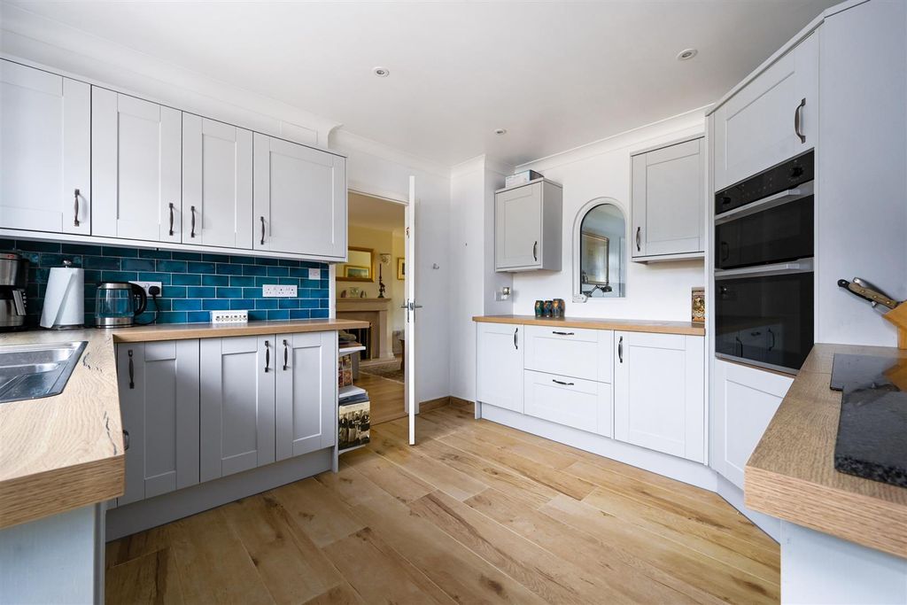 Property photo 2 of 33 Heather-Cottage-Cooden-Close (13).Jpg