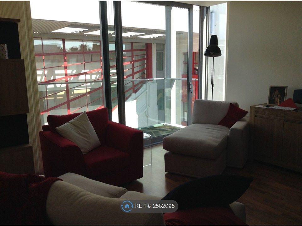 Property photo 2 of 12 Lounge Area