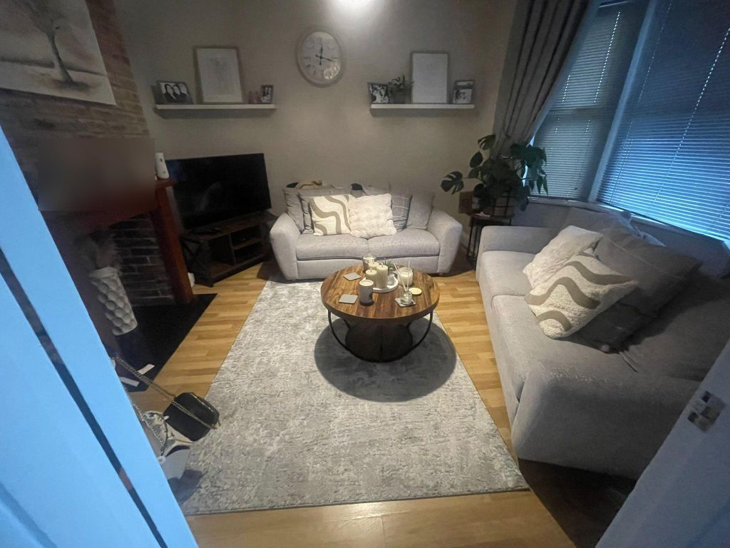 Property photo 1 of 8 Photo 0