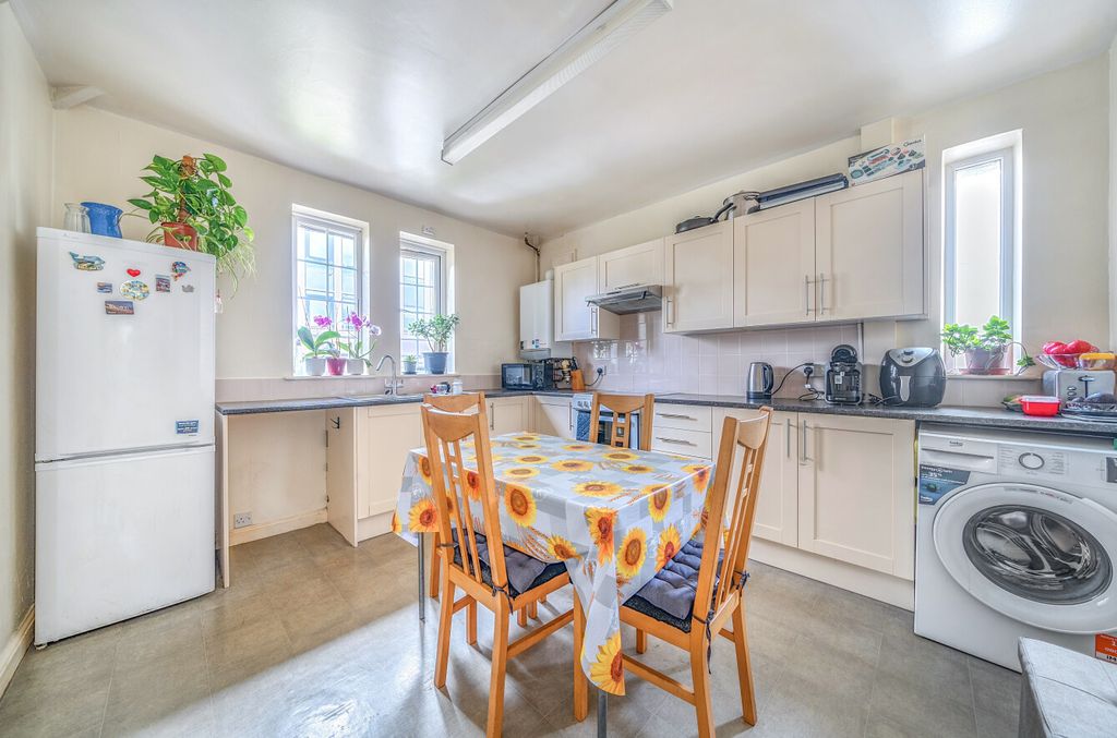 Property photo 2 of 13 1356140-13-68d2c7...