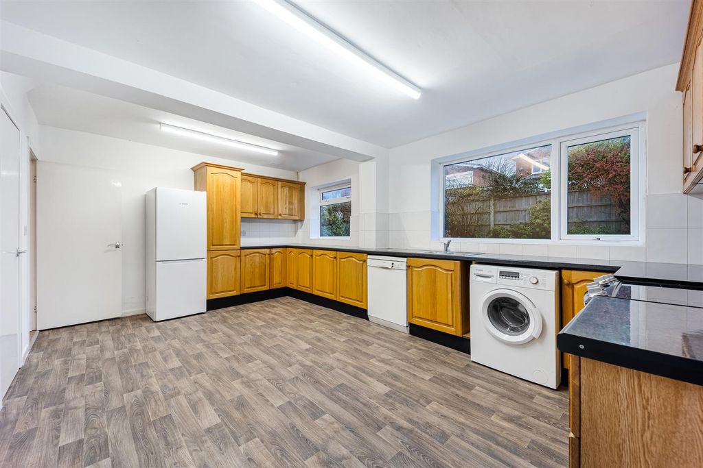 Property photo 3 of 18 7 Epping Close Kitchen 3.Jpg