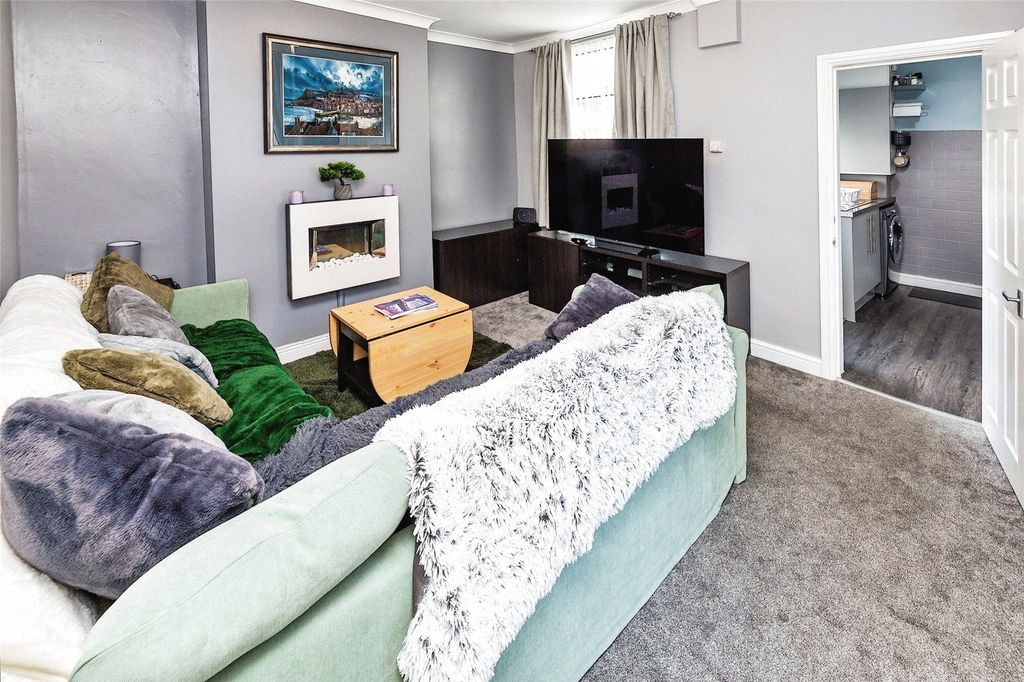 Property photo 2 of 9 Lounge