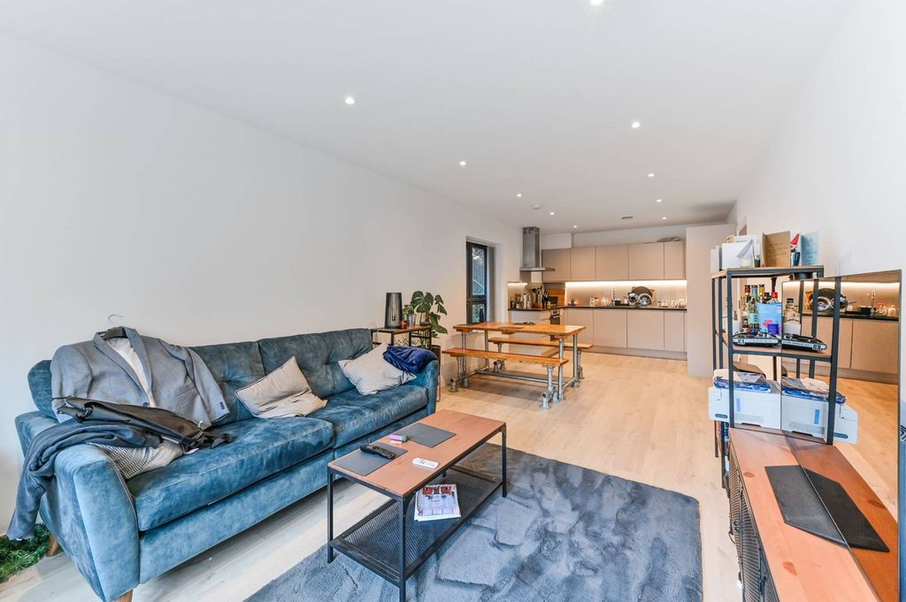 Property photo 3 of 12