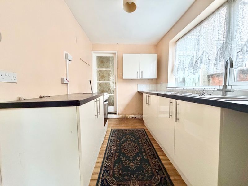 Property photo 3 of 11 Kitchen