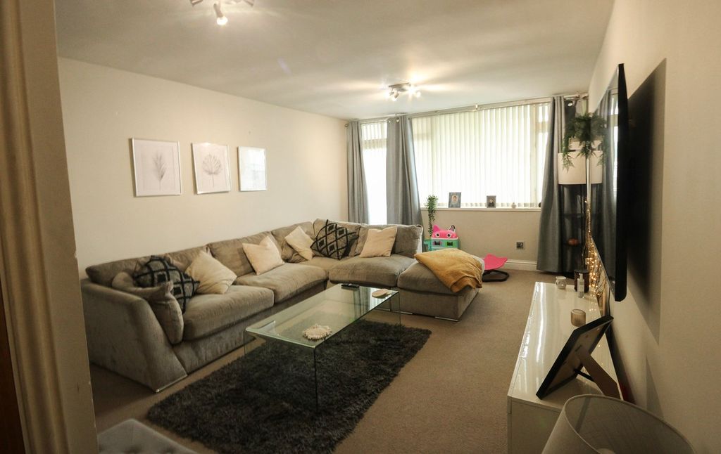 Property photo 3 of 8