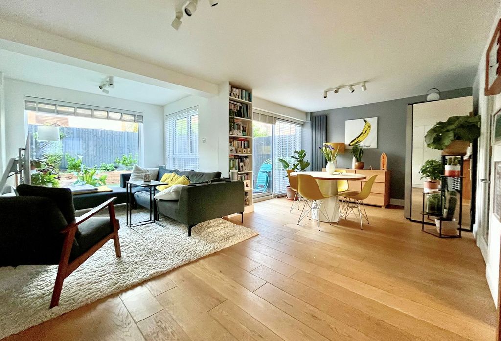 Property photo 2 of 20