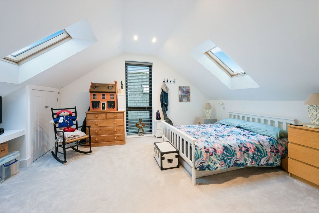 Additional image 16 of 5 bed detached house for saleMaplewood Drive, Lingfield RH7
