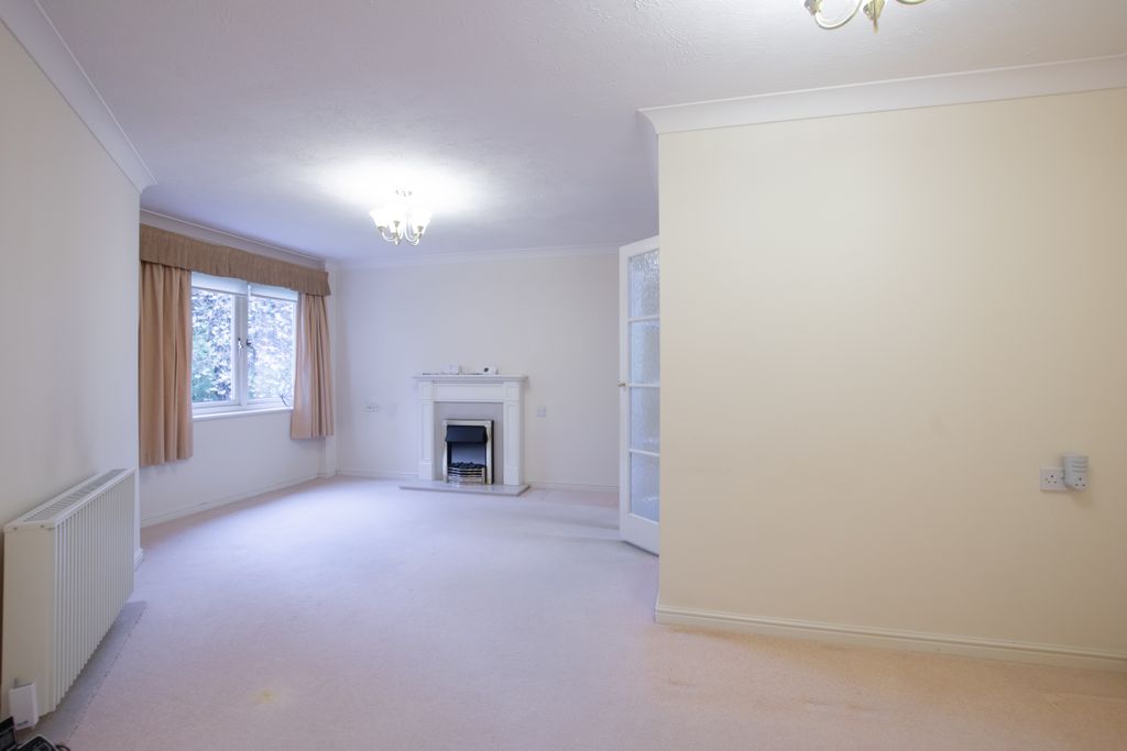 Property photo 3 of 14 Livingroom1